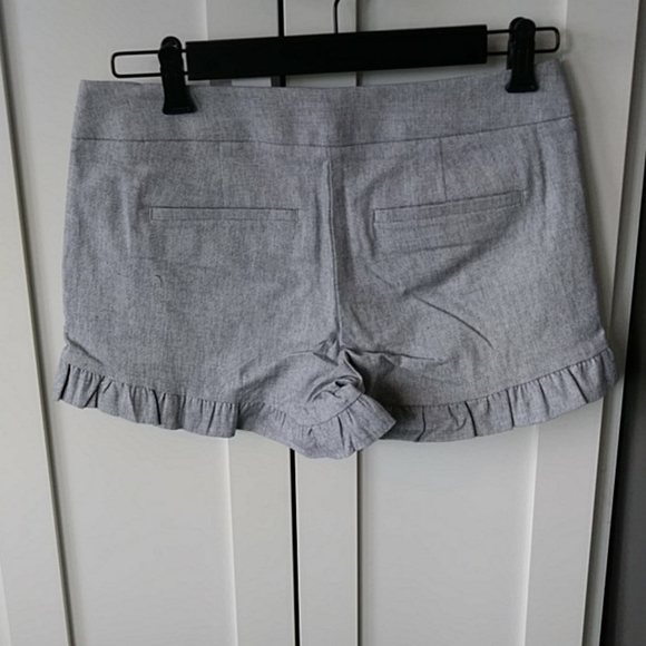 NWT LOFT Ruffle Short - Picture 3 of 8